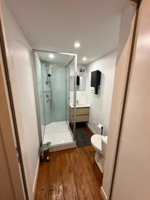 Salle de bains dans l'établissement CHAMBRE 4 Face au Donjon