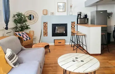 Cuisine ou kitchenette dans l'établissement Fleuriau cozy boheme Proche marché & Vieux Port