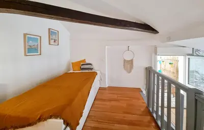 Un ou plusieurs lits dans un hébergement de l'établissement Fleuriau cozy boheme Proche marché & Vieux Port