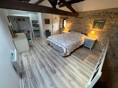 Un ou plusieurs lits dans un hébergement de l'établissement Courtyard cosy cottage