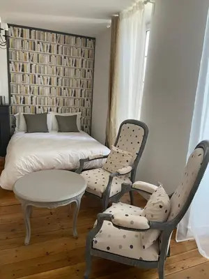 Un ou plusieurs lits dans un hébergement de l'établissement Sylo-V CHAMBRE EDGAR