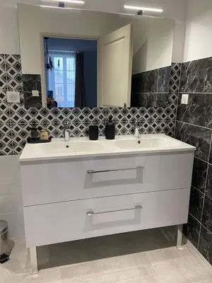 Salle de bains dans l'établissement Sylo-V CHAMBRE EDGAR