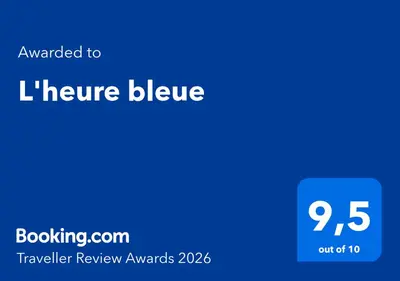 Certificat, récompense, panneau ou autre document affiché dans l'établissement L'heure bleue