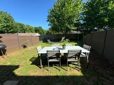 Jardin de l'établissement La Petite Citadine Proche Futuroscope