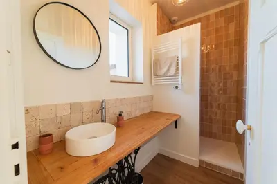 Salle de bains dans l'établissement La Pictave, maison poitevine à 5 mn du Futuroscope