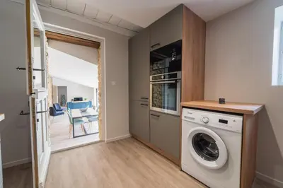 Cuisine ou kitchenette dans l'établissement Le Grand Verger : gîte familial avec piscine