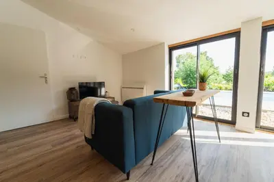 Coin salon dans l'établissement Le Grand Verger : gîte familial avec piscine