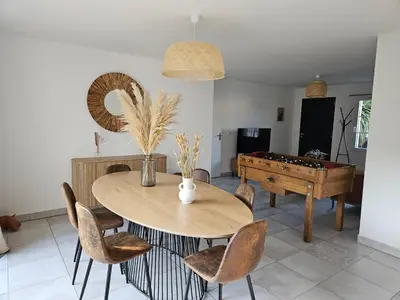 Coin salon dans l'établissement jolie maison centre bourg