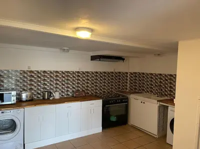 Cuisine ou kitchenette dans l'établissement Le Gîte des Jonquilles up to 12 People 6 Bedrooms