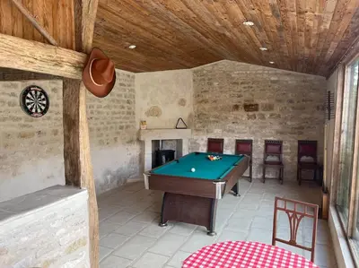 Billard dans l'établissement Le Gîte des Jonquilles up to 12 People 6 Bedrooms