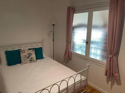 Un ou plusieurs lits dans un hébergement de l'établissement Le Gîte des Jonquilles up to 12 People 6 Bedrooms