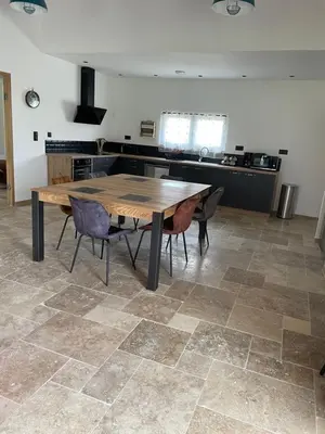 Cuisine ou kitchenette dans l'établissement Maisons 8 personnes