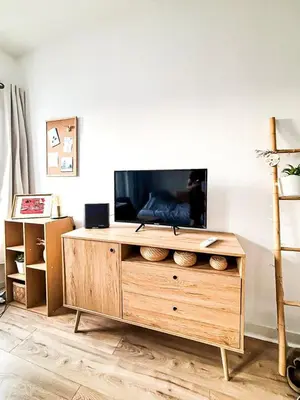 Télévision ou salle de divertissement dans l'établissement Bon Plan à 5 min du port et du centre