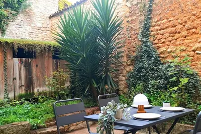 Jardin de l'établissement Le Patio - Cinélodge avec jardin
