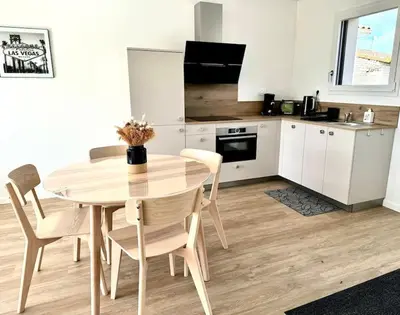 Cuisine ou kitchenette dans l'établissement Les Gites des jardins d'Oscar l'Appartement
