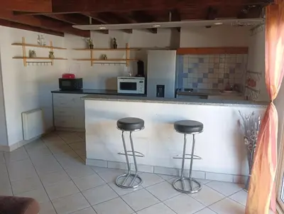 Cuisine ou kitchenette dans l'établissement Le Petit Saint Jacques