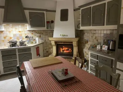 Cuisine ou kitchenette dans l'établissement Gites Rue Du Chateau