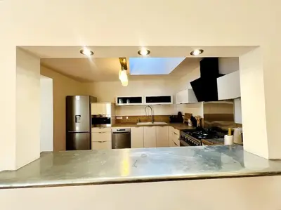 Cuisine ou kitchenette dans l'établissement Casa Rochelaise - Jacuzzi