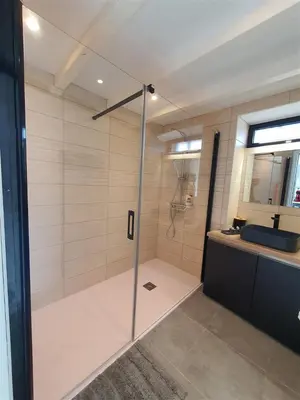 Salle de bains dans l'établissement Love room avec spa privatif
