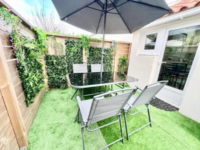 Terrasse ou espace extérieur de l'établissement Charmante Maison de Ville - Patio - Wifi - Parking gratuit