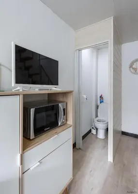 Télévision ou salle de divertissement dans l'établissement LE REPAIRE - T2 23 m2