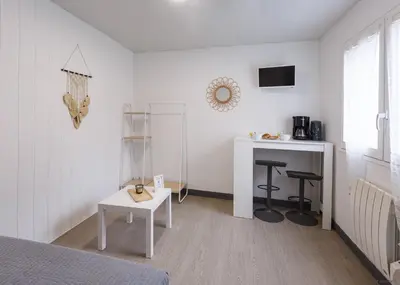Télévision ou salle de divertissement dans l'établissement LE COSY T1 - 18 m2