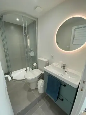 Salle de bains dans l'établissement Le repos des Thermes