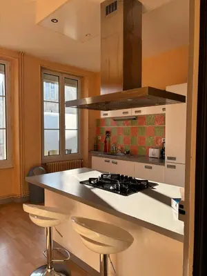 Cuisine ou kitchenette dans l'établissement Appartement pour 5 à 7 personnes