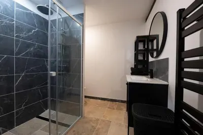Salle de bains dans l'établissement Gîte berclois