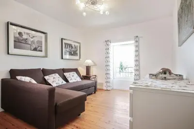 Coin salon dans l'établissement Magnifique Villa Charentaise avec Piscine & Beau Jardin - Moderne & Confort - Wifi gratuit