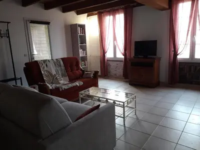 Télévision ou salle de divertissement dans l'établissement Domaine de Fontcouverte - Gîte