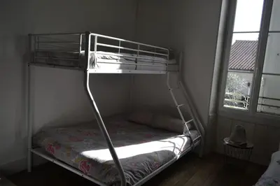 Un ou plusieurs lits dans un hébergement de l'établissement Grande chambre familliale pour 4 à 5 personnes