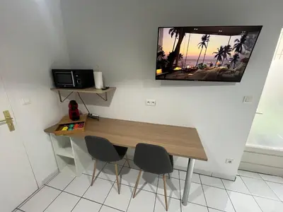 Télévision ou salle de divertissement dans l'établissement Le studio du Port Boinot