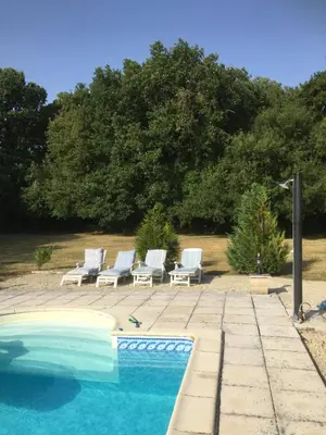 Piscine de l'établissement L'Oree du Bois ou située à proximité