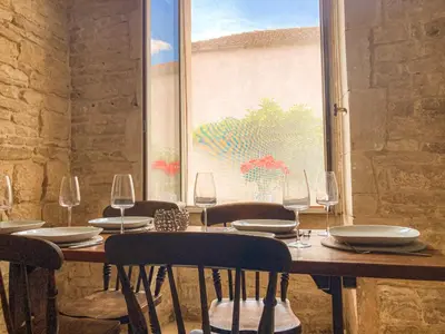 Restaurant ou autre lieu de restauration dans l'établissement Rural 3 Bedroom Gite with Swimming Pool