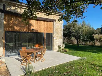 Jardin de l'établissement Le Domaine du Petit Bois, gîte Le Verger