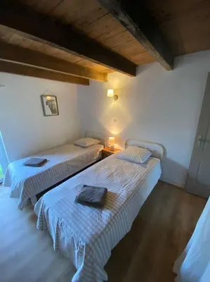 Un ou plusieurs lits dans un hébergement de l'établissement Le Domaine du Petit Bois, gîte Le Verger