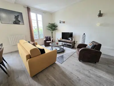 Télévision ou salle de divertissement dans l'établissement Bel appartement plein coeur d'Angoulême