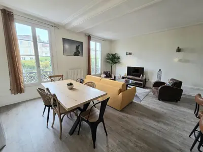 Coin salon dans l'établissement Bel appartement plein coeur d'Angoulême