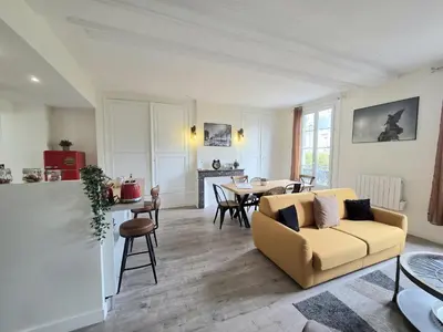 Télévision ou salle de divertissement dans l'établissement Bel appartement plein coeur d'Angoulême