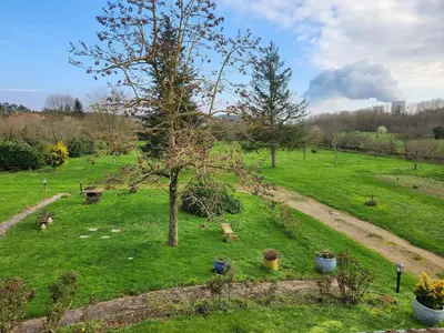Jardin de l'établissement Spacious house with large garden in Valdivienne
