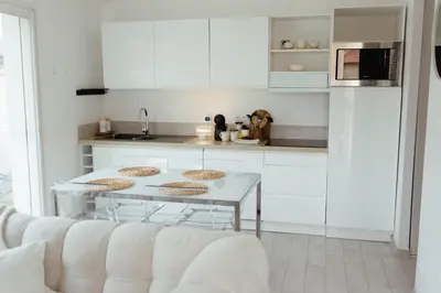 Cuisine ou kitchenette dans l'établissement 20mètres Plage - Maison -Jacuzzi - Wifi - Terrasse