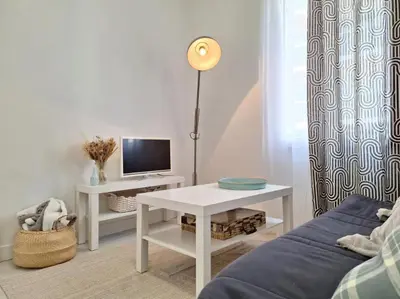 Télévision ou salle de divertissement dans l'établissement T2 Coeur de Ville - Casa Burot