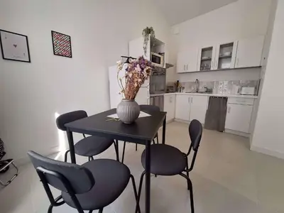 Cuisine ou kitchenette dans l'établissement T2 Coeur de Ville - Casa Burot