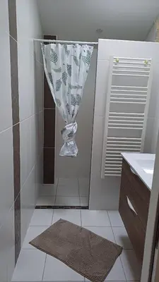 Salle de bains dans l'établissement Maison calme au bord de l'eau
