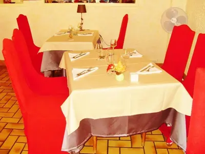 Restaurant ou autre lieu de restauration dans l'établissement La Boule d'Or