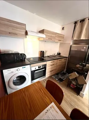 Cuisine ou kitchenette dans l'établissement Paisible appartement proche futuroscope