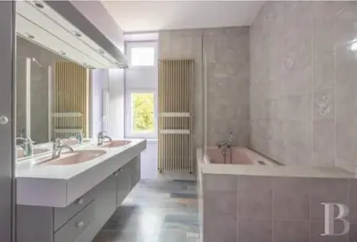Salle de bains dans l'établissement B&B Chateau La Séchère