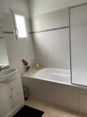 Salle de bains dans l'établissement Maison BELMIRA