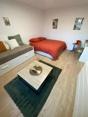 Un ou plusieurs lits dans un hébergement de l'établissement Chambre familiale indépendante avec salle de bain privée